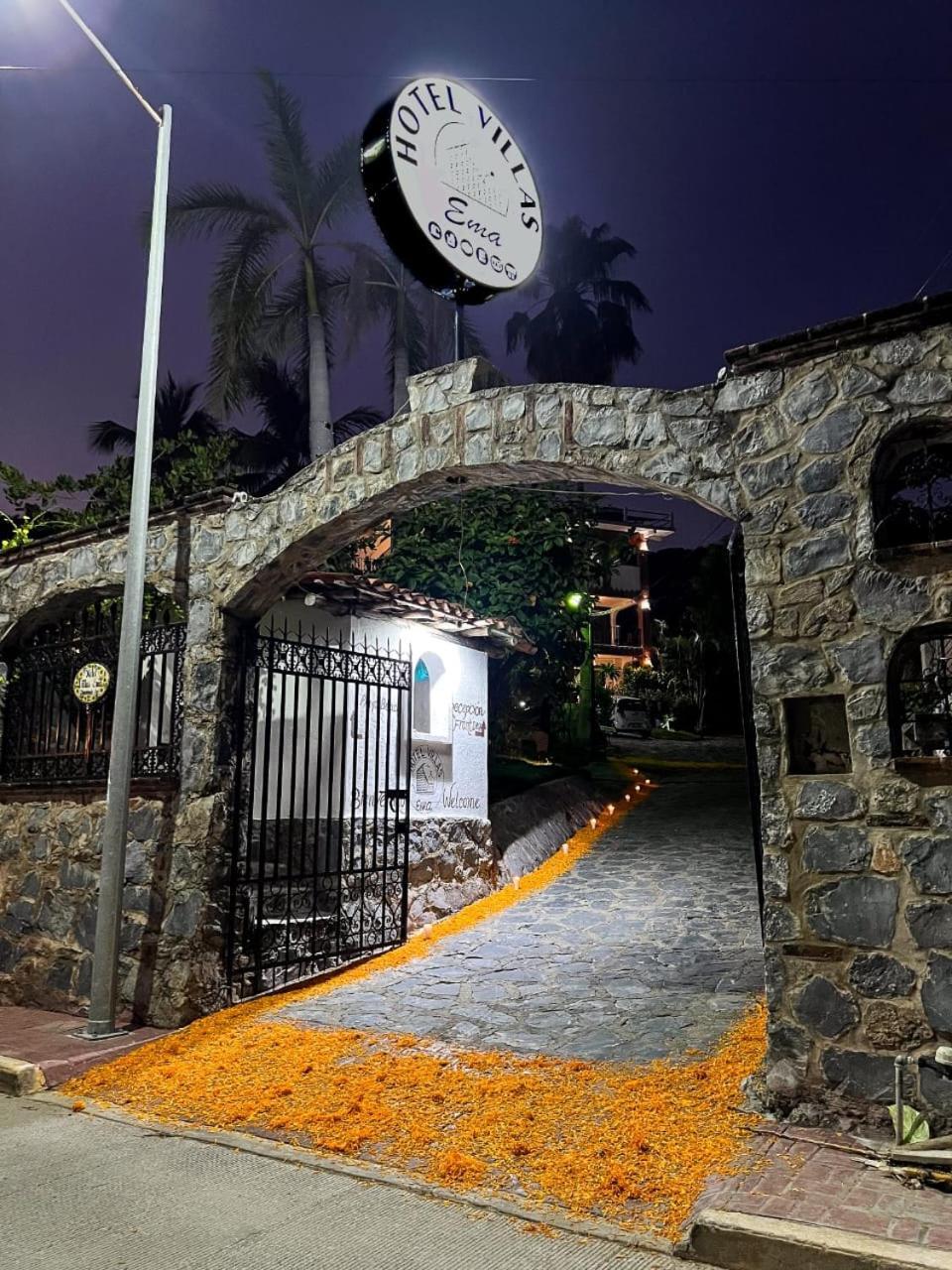 Hotel Villas Ema Zihuatanejo Bagian luar foto