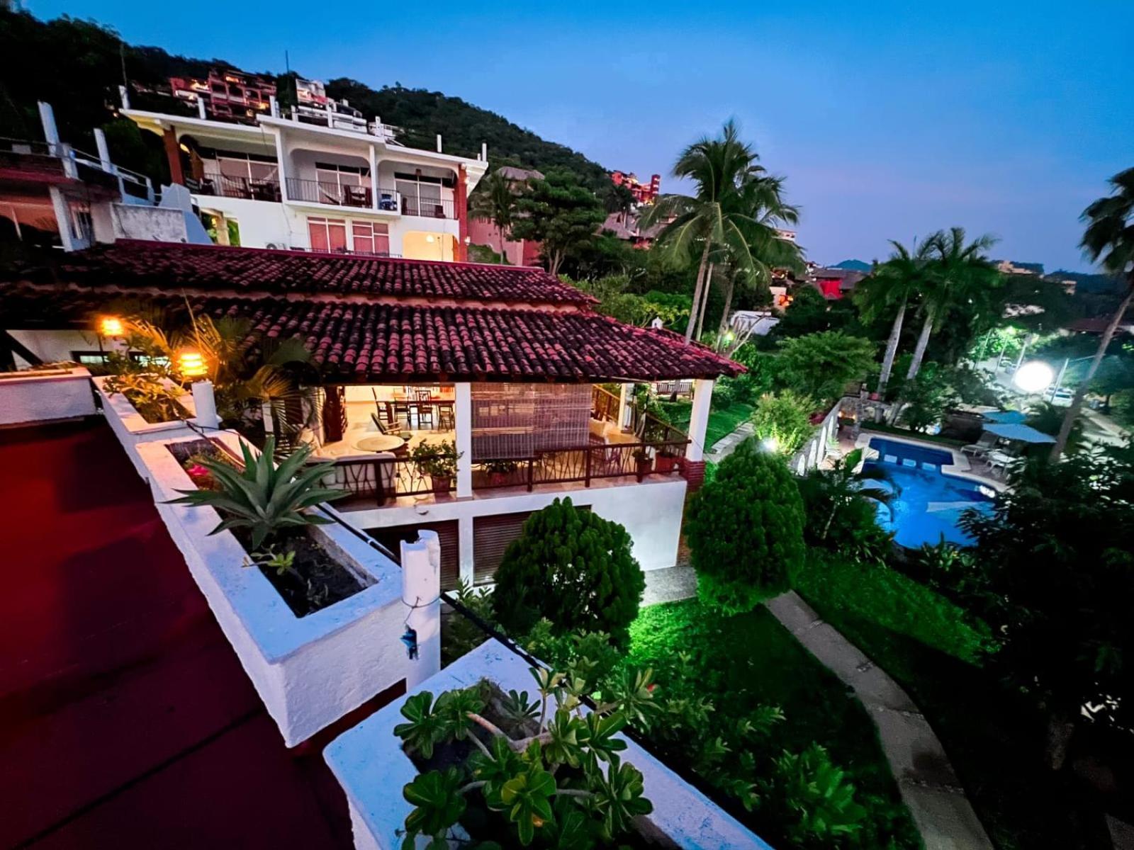 Hotel Villas Ema Zihuatanejo Bagian luar foto