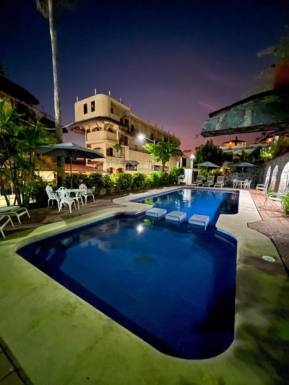 Hotel Villas Ema Zihuatanejo Bagian luar foto