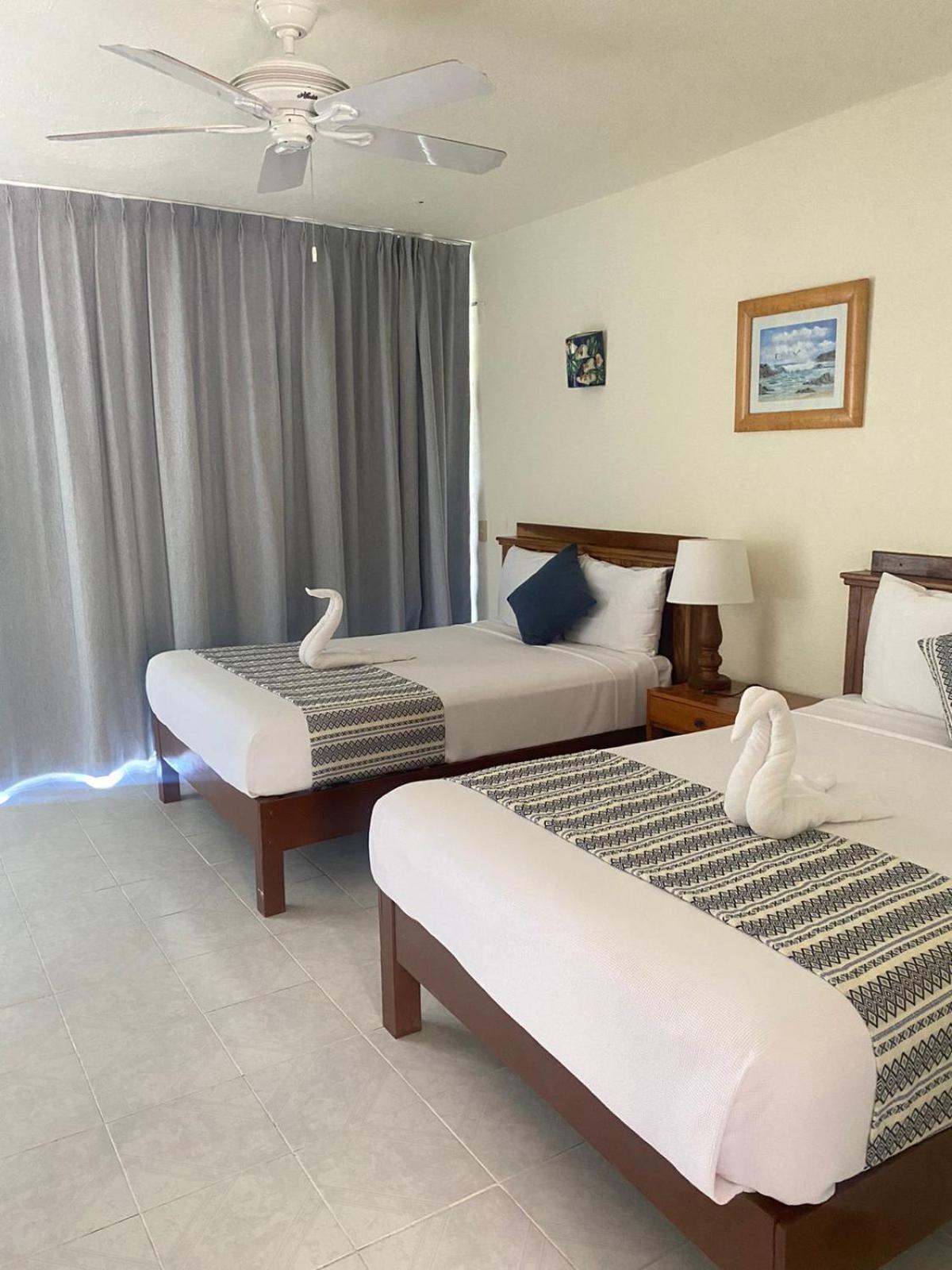 Hotel Villas Ema Zihuatanejo Bagian luar foto