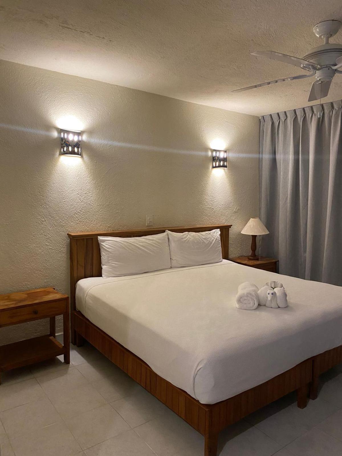Hotel Villas Ema Zihuatanejo Bagian luar foto