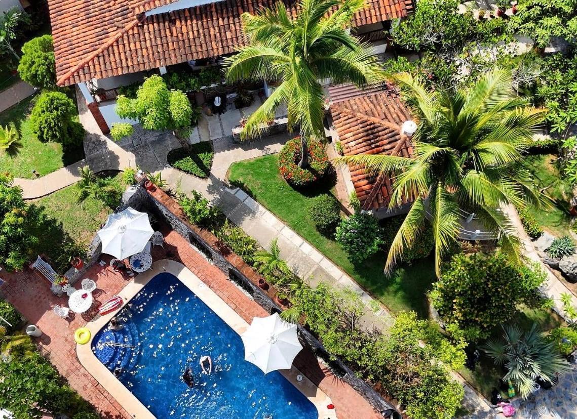 Hotel Villas Ema Zihuatanejo Bagian luar foto