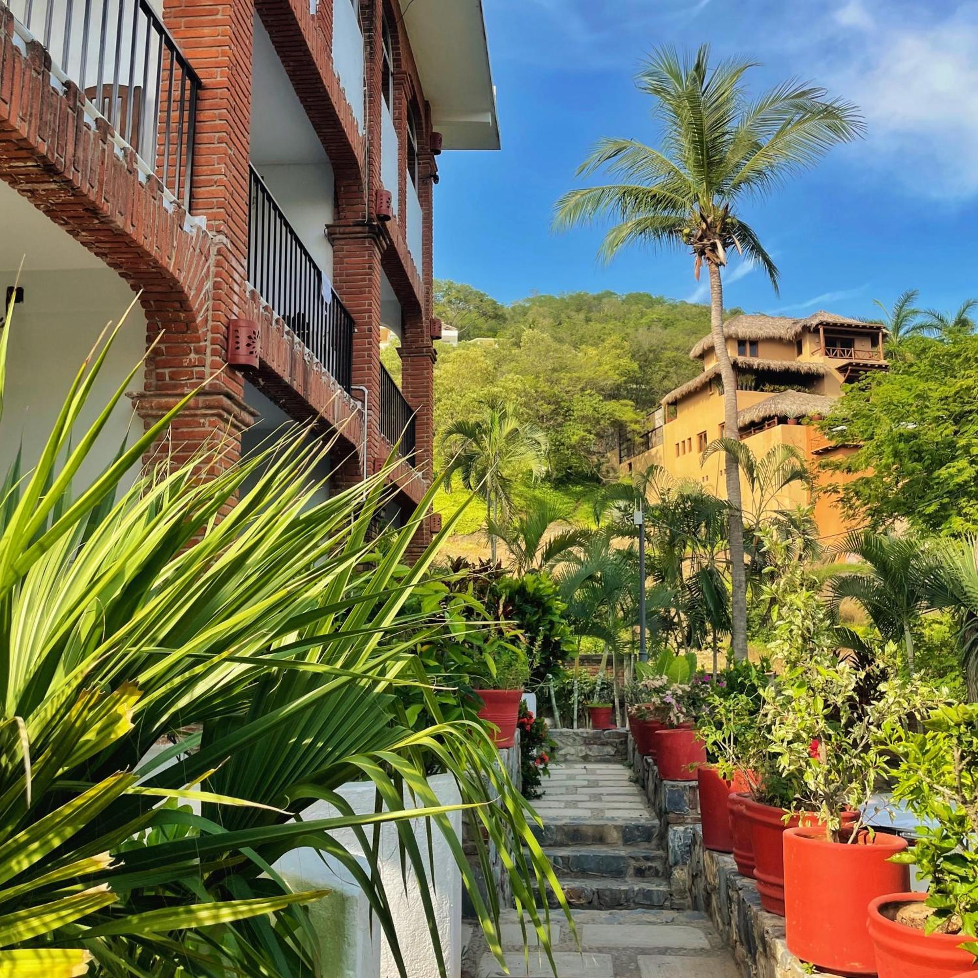 Hotel Villas Ema Zihuatanejo Bagian luar foto