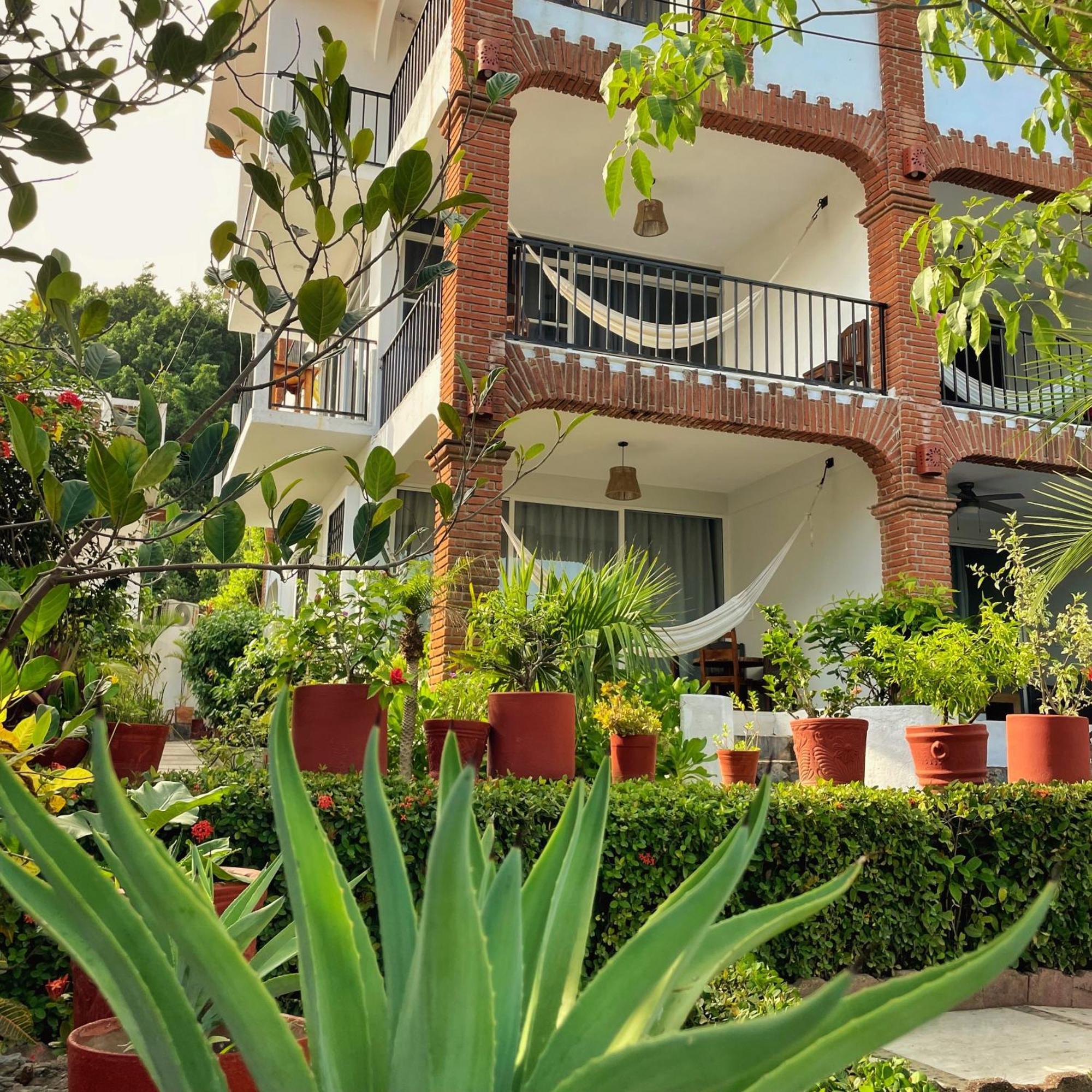 Hotel Villas Ema Zihuatanejo Bagian luar foto