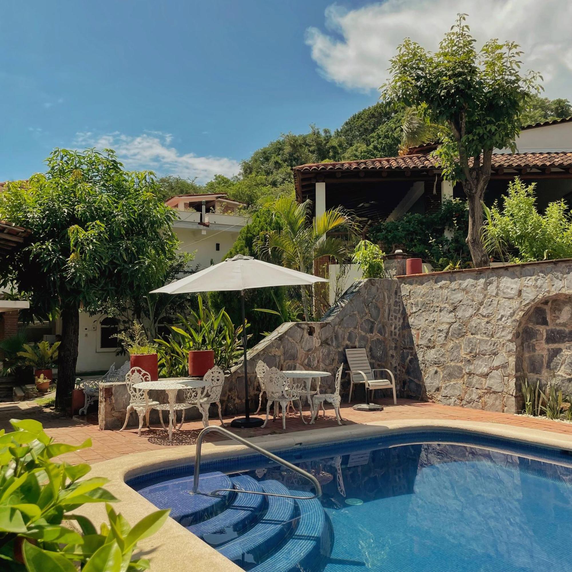 Hotel Villas Ema Zihuatanejo Bagian luar foto