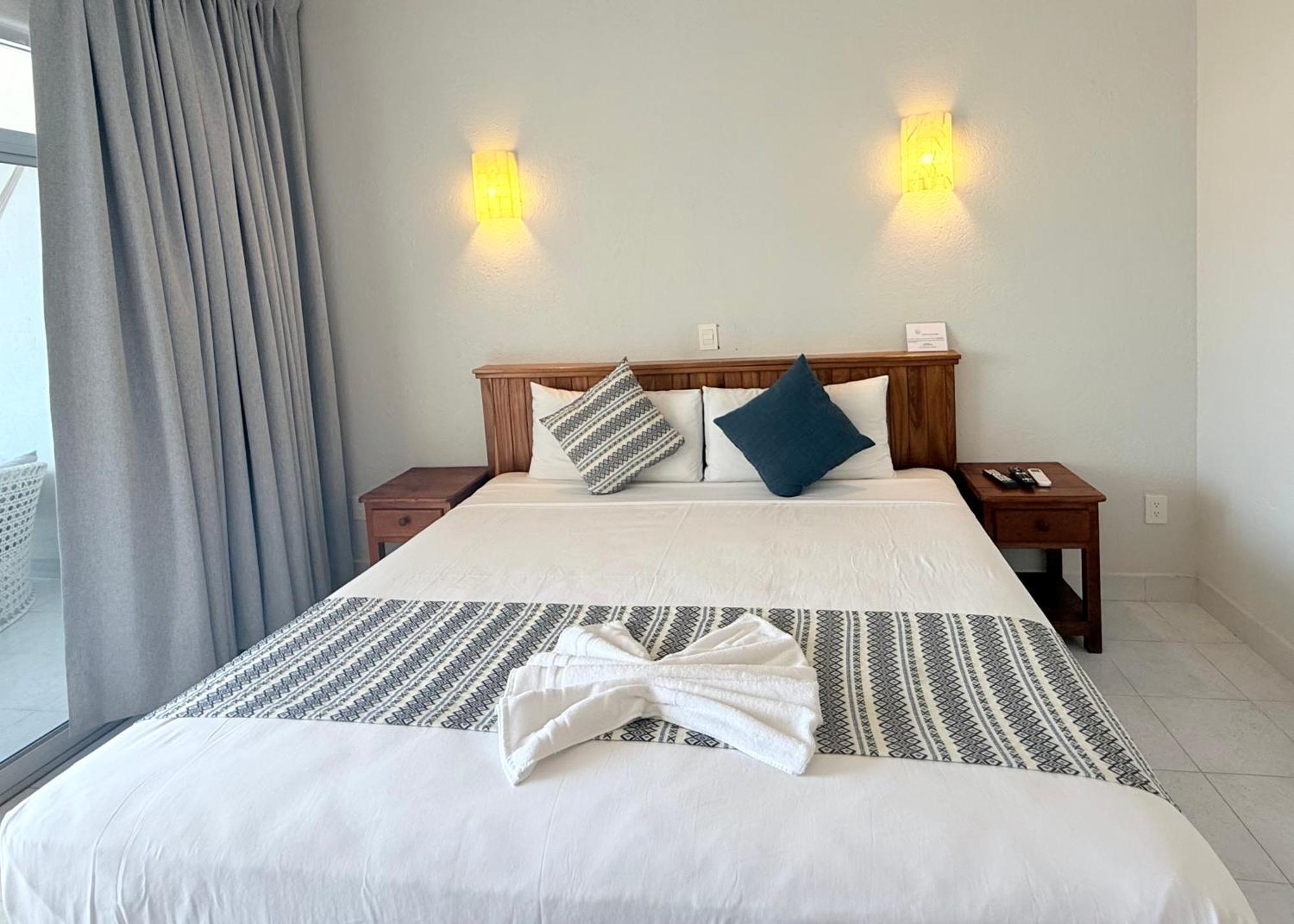 Hotel Villas Ema Zihuatanejo Bagian luar foto