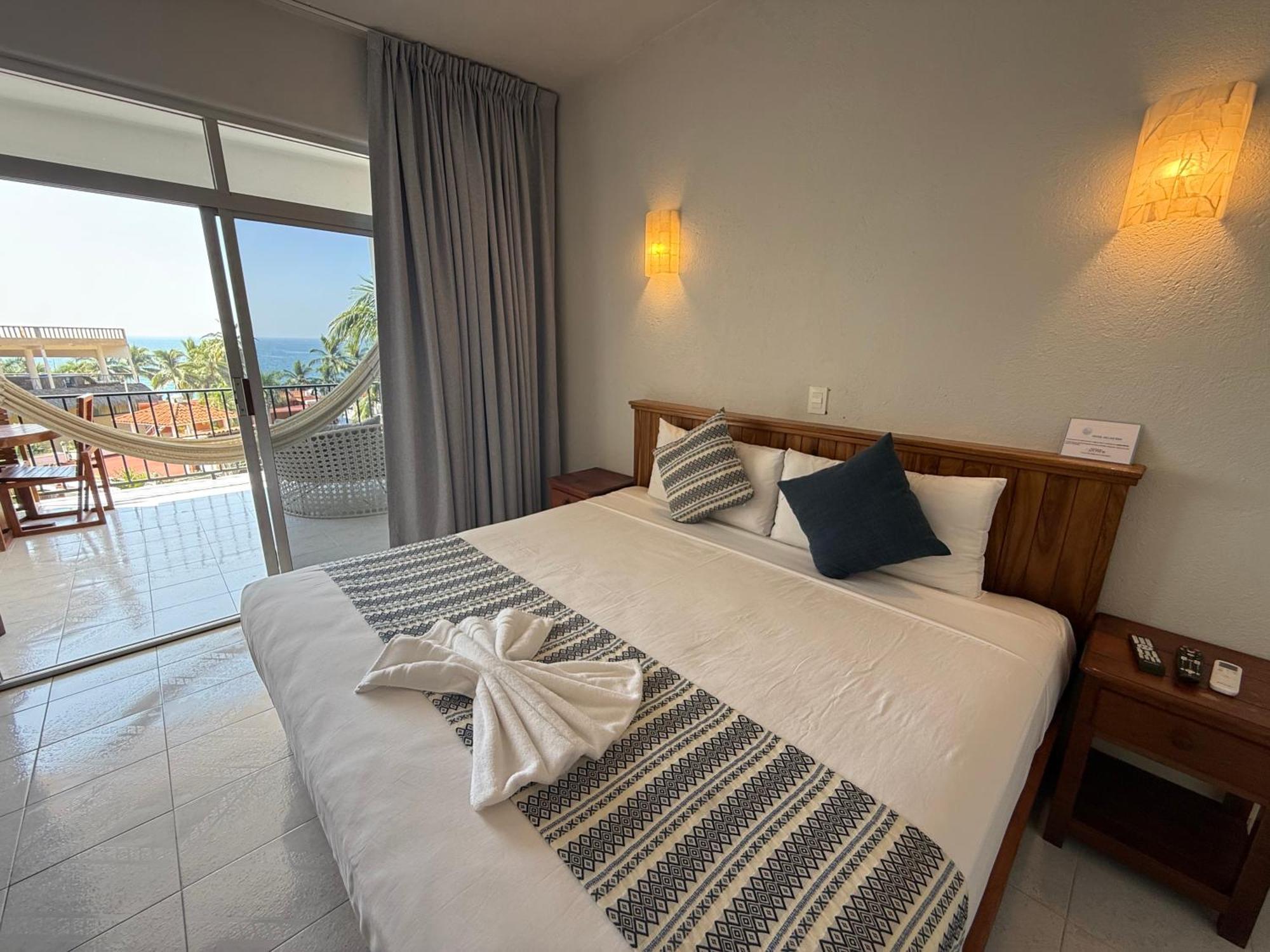 Hotel Villas Ema Zihuatanejo Bagian luar foto