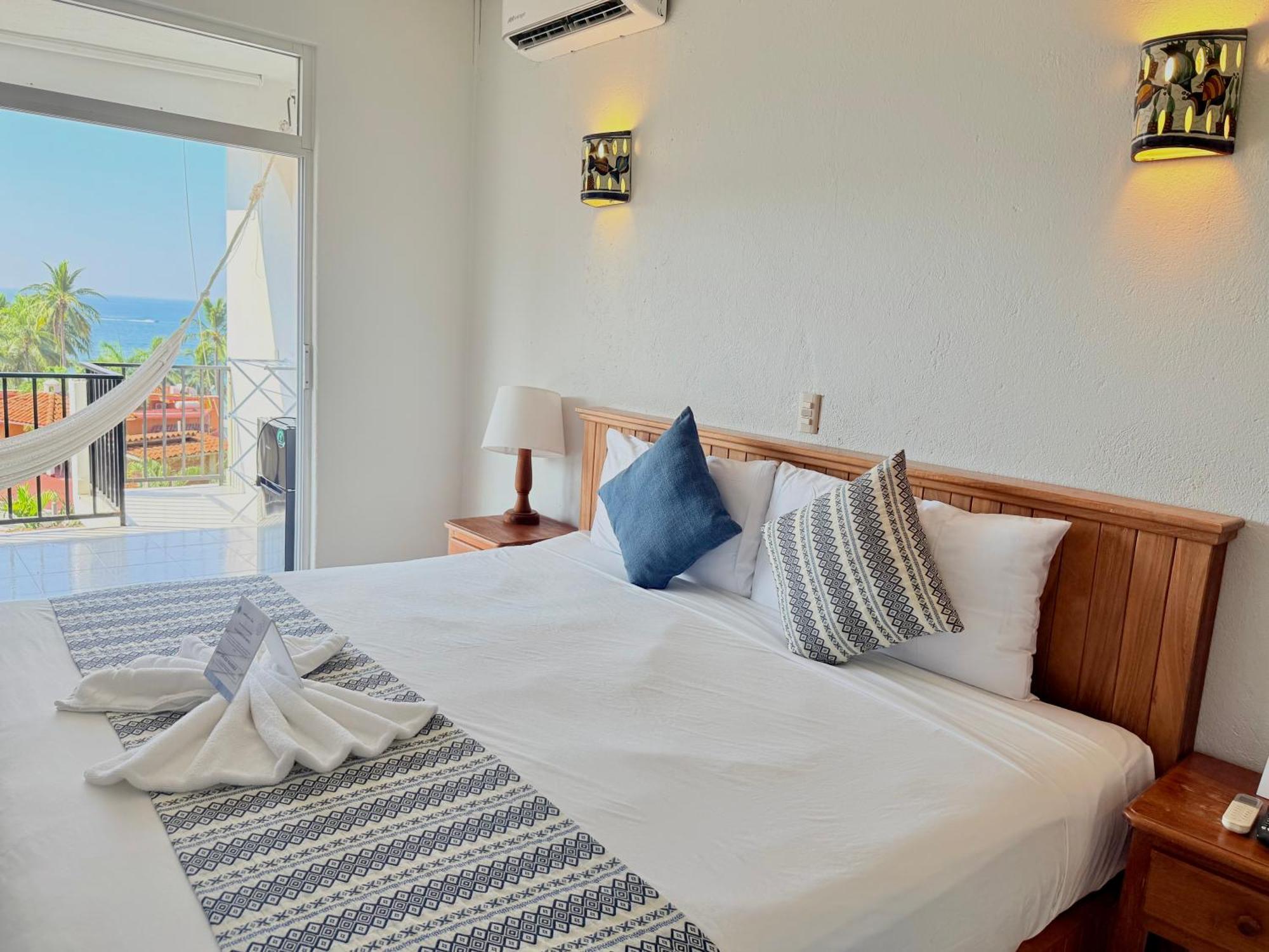 Hotel Villas Ema Zihuatanejo Bagian luar foto
