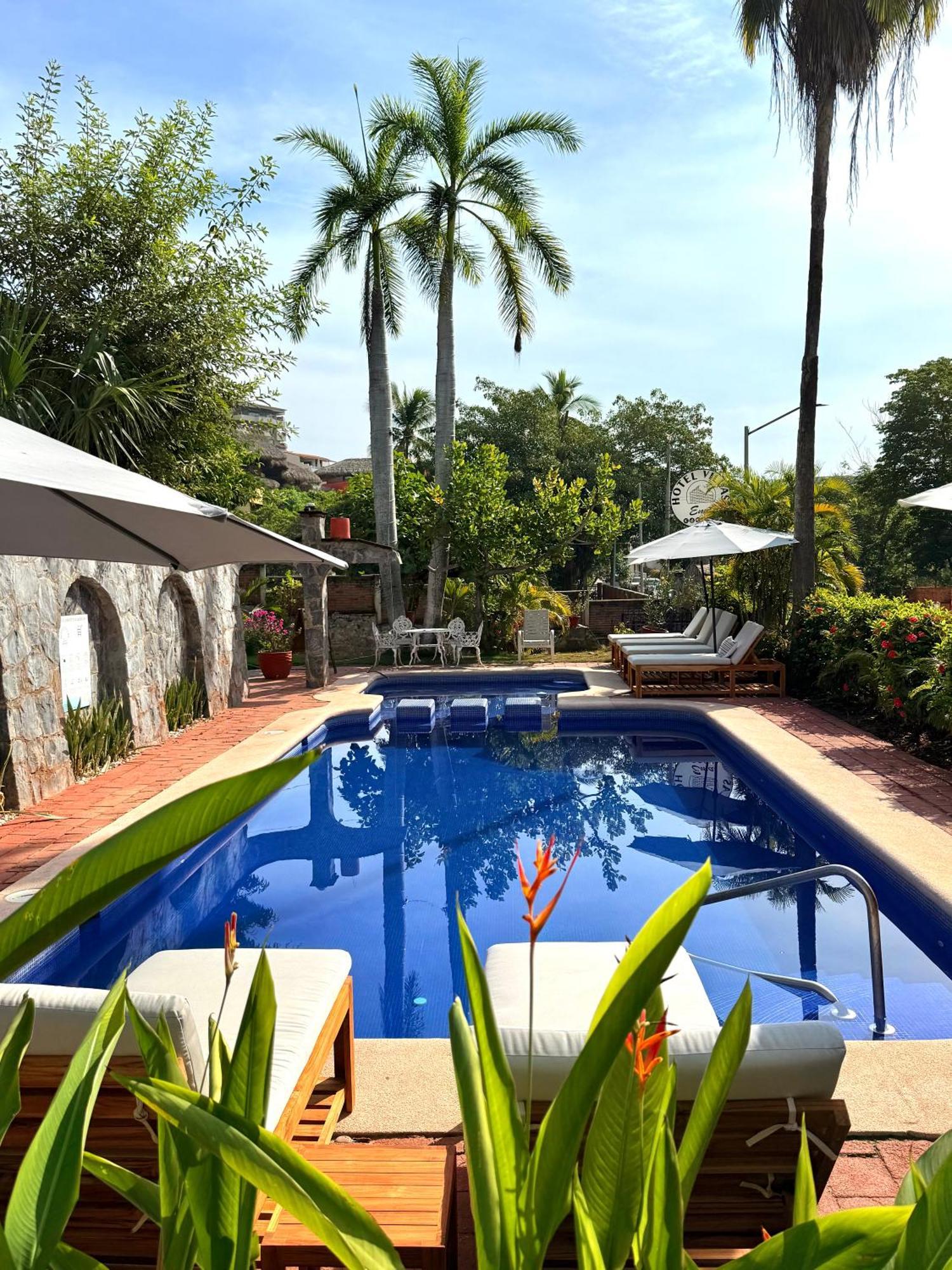 Hotel Villas Ema Zihuatanejo Bagian luar foto
