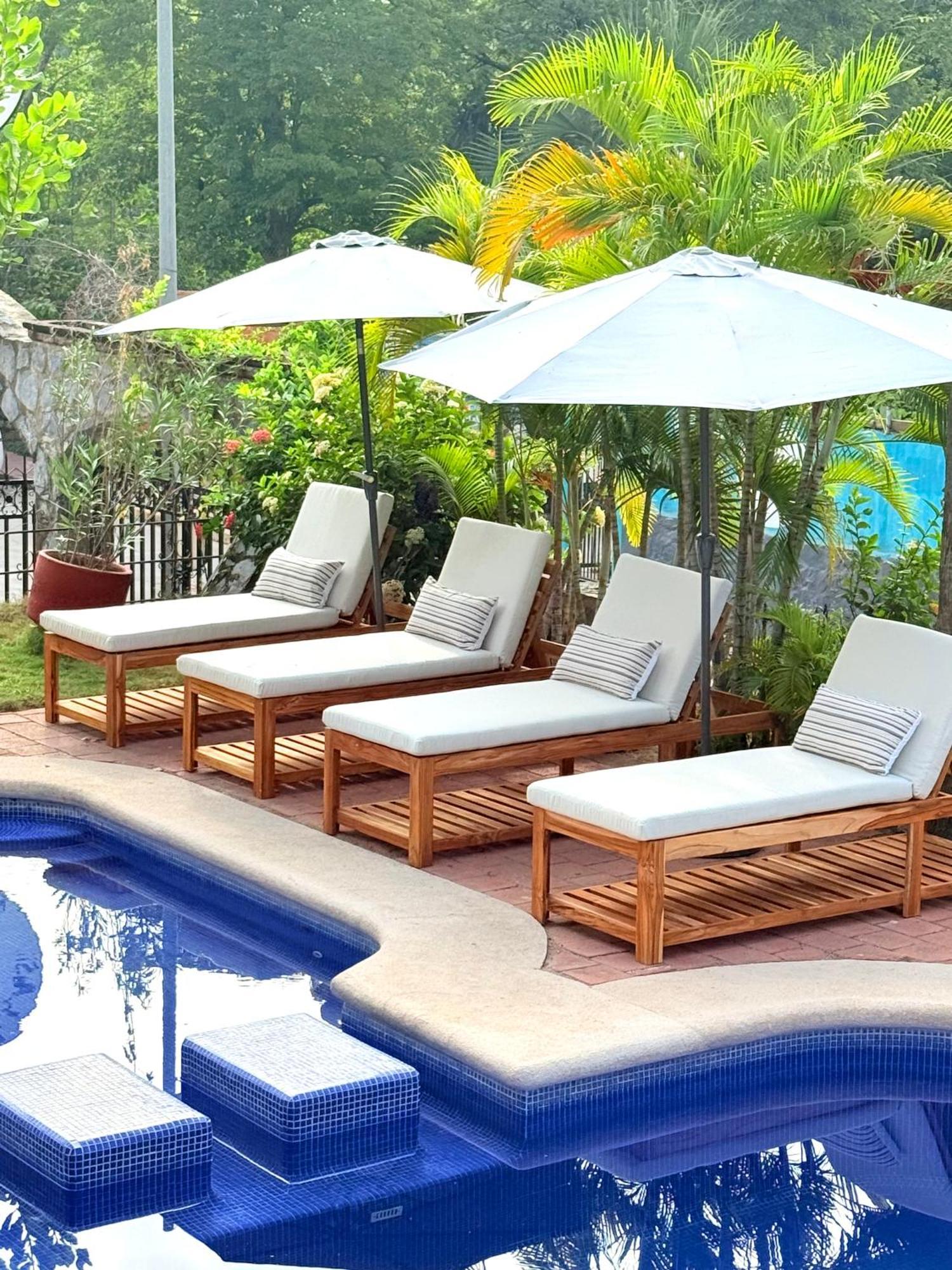 Hotel Villas Ema Zihuatanejo Bagian luar foto